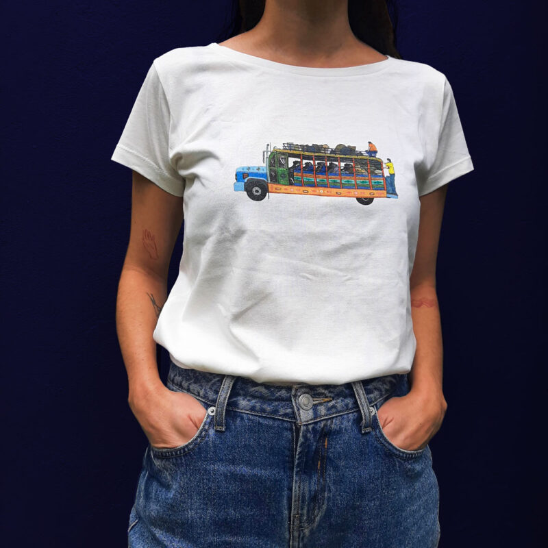 Camiseta ilustrada de la chiva colombiana